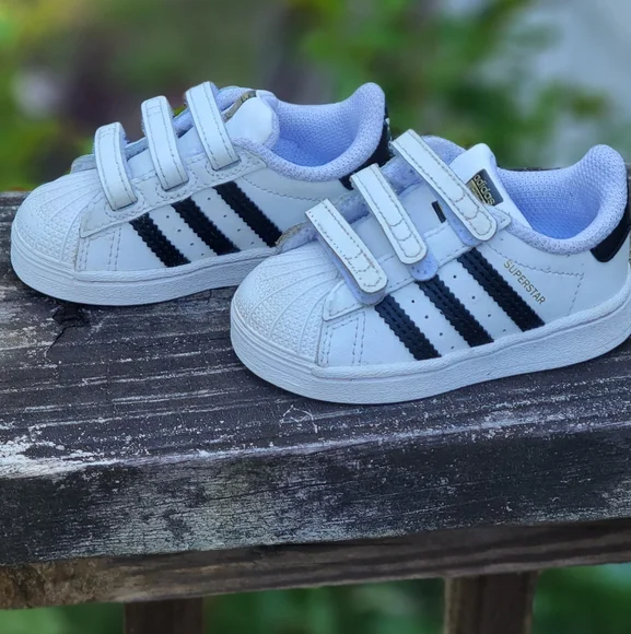 toddler boys white Adidas sneakers size 4 - Picture 2 of 2